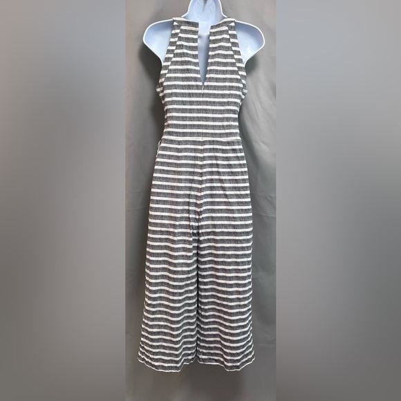 Crown & Ivy  Jumpsuit Gray White Stripe High Neck Wide Leg Crop Sz 2 - Picture 2 of 9